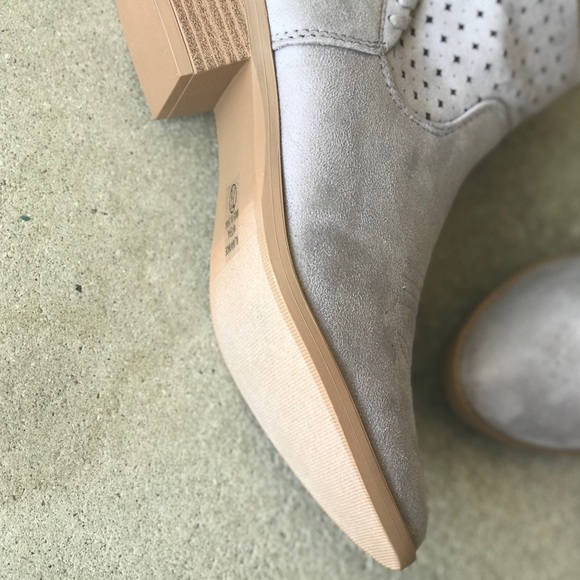 Last 1! Soda gray western perforated ankle booties - Picture 4 of 8